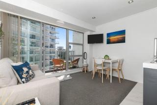 2BR Apartment w/ Balcony, Gym and Parking Access! - Auckland - 1