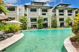 Swim Out Apartments in Triton Street Beachfront Resort Palm Cove - 9