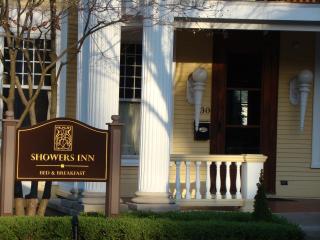 Showers Inn - Bloomington - 5