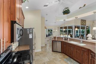 Luxury home, hot tub, heated pool, tiki bar - Villa Spain - Cape Coral - 4