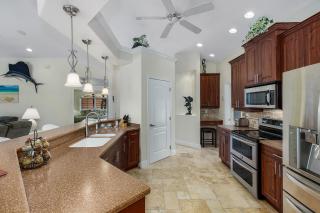 Luxury home, hot tub, heated pool, tiki bar - Villa Spain - Cape Coral - 3