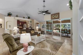 Luxury home, hot tub, heated pool, tiki bar - Villa Spain - Cape Coral - 9