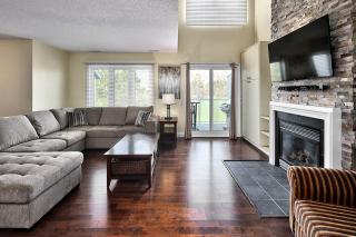 Large luxurious upper floor condo in Sierra Lane - 1