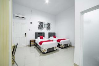 RedDoorz Plus near Thamrin Plaza Medan - Medan - 6