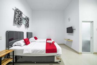 RedDoorz Plus near Thamrin Plaza Medan - Medan - 5