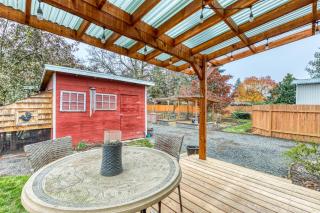 Cozy Coleman St. Cottage - Bethel - 7