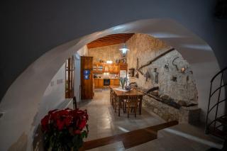 Apanemia Inn House - Lofou - 6
