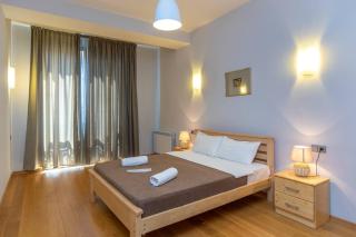 Wehost Spacious place near Rustaveli - Tbilisi - 0