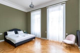 City Center 2BR Apt with 3 Balconies - By Wehost - Tbilisi - 8