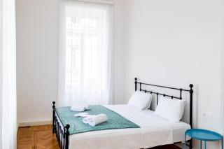 City Center 2BR Apt with 3 Balconies - By Wehost - Tbilisi - 9