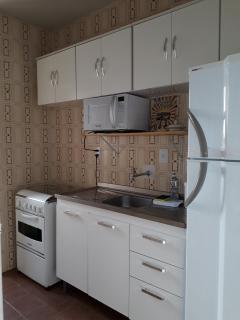 Excelente localização! Perto da praia com estacionamento, ar condicionado, wi-fi, Netflix e roupa de cama! - Balneário Camboriú - 3