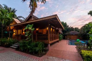Nature's Abode - The Wooden Villa at Morjim by StayVista - Morjim - 2