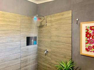 Couple's Luxury Resort Spa Retreat - 1