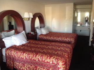 Luxury Inn & Suites - 2