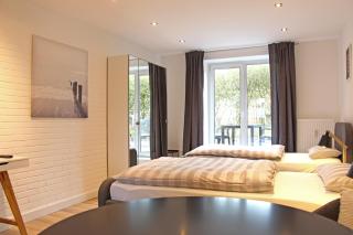 Moderne 1-Zimmer Wohnung mit Terasse, Küche, Bad mit Dusche, TV & WIFI - Burgwedel - 3