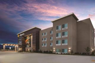 La Quinta Inn & Suites by Wyndham Lewisville - Lewisville - 9
