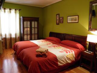 Hostal Rural Txapi Txuri Logis Hotels - Murillo el Fruto - 3