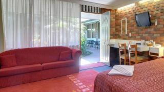 Cedar Lodge Motel - 4