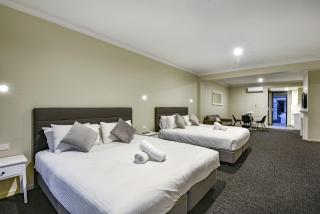 Aloha Central Premium Studios - 2