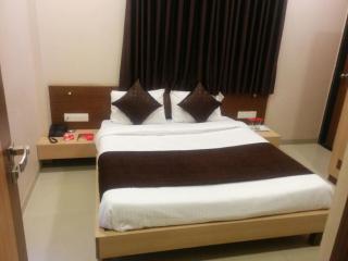 Hotel Midtown Inn - Trimbak - 1