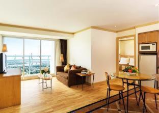 Riverfront Bangkok - 4