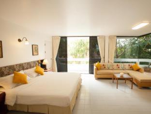 Nern Chalet Beachfront Hotel - 8