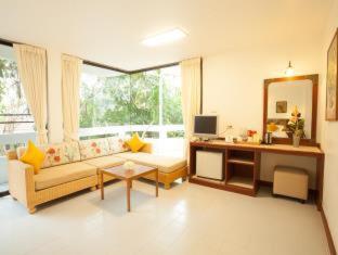 Nern Chalet Beachfront Hotel - 7