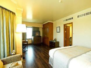 The Grand Riverside Hotel - 7