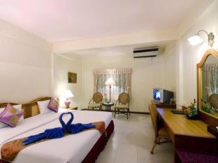 S Lodge Pattaya formally Sabai Lodge - 4