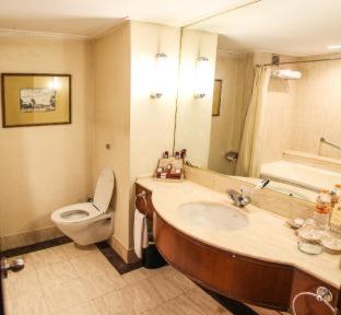Redtop Hotel & Convention Center - Giacarta - 1