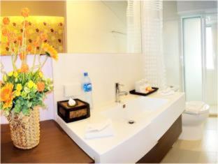 Nantra Silom - 8