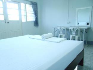 Albatross Guesthouse @ Thungwualaen Beach - Pathiu - 6