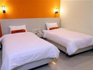 Halogen Hotel Airport Surabaya - 6