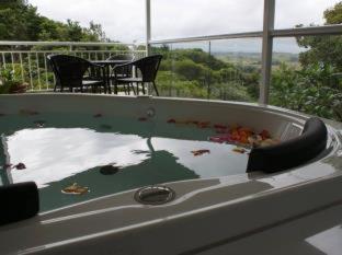 Tinaroo Sunset Retreat - Barrine - 4