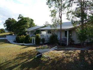 Tinaroo Sunset Retreat - Barrine - 3