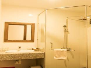 Twilight Beach Hotel - 3