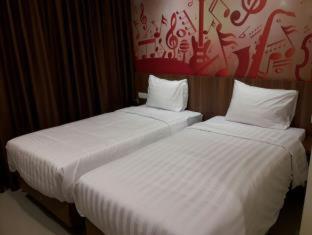 Front One Hotel Purwodadi - Purwodadi - 5