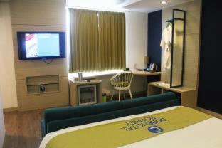 Bonnet Hotel Surabaya - Surabaya - 9
