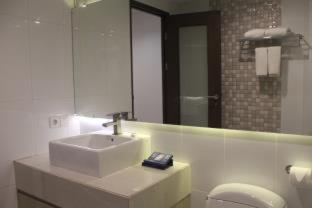 Bonnet Hotel Surabaya - Surabaya - 5