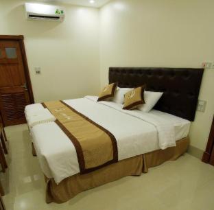 Jeanne Hotel - 8
