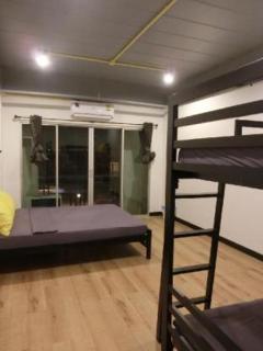 Best Bed Suvarnabhumi Hostel - 9