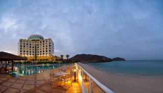 Oceanic Khorfakkan Resort & Spa - Khor Fakkan - 4