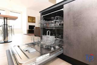 Window of Lake Family Apartment with Parking Spot DesenzanoLoft Official Partner Homes & Villas by Marriott Bonvoy - Desenzano del Garda - 1