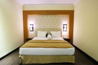 Coins Hotel Jakarta - 9