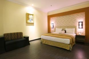 Coins Hotel Jakarta - 7