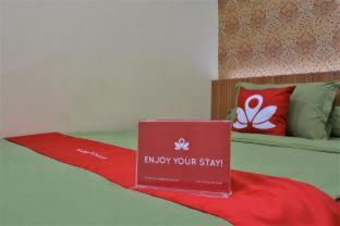Green Apple Residence near Sarinah Mitra RedDoorz - Jakarta - 9