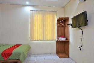 Green Apple Residence near Sarinah Mitra RedDoorz - Jakarta - 5