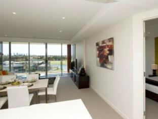 Signature Waterfront Apartments - Gold Coast - 8