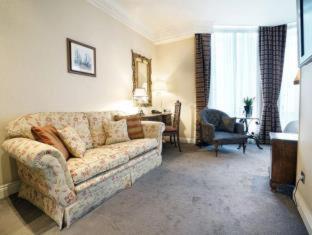 Ashburn Hotel - 4