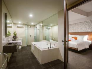 J4 Hotels Legian - Legian - 4